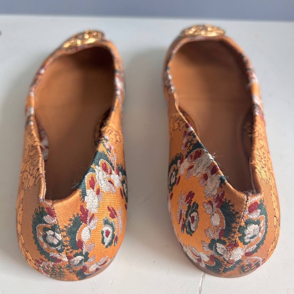 Tory Burch Chelsea Ballet Flats Size 9.5 Sunset Bonfire Brocade Gold Floral - Picture 6 of 12